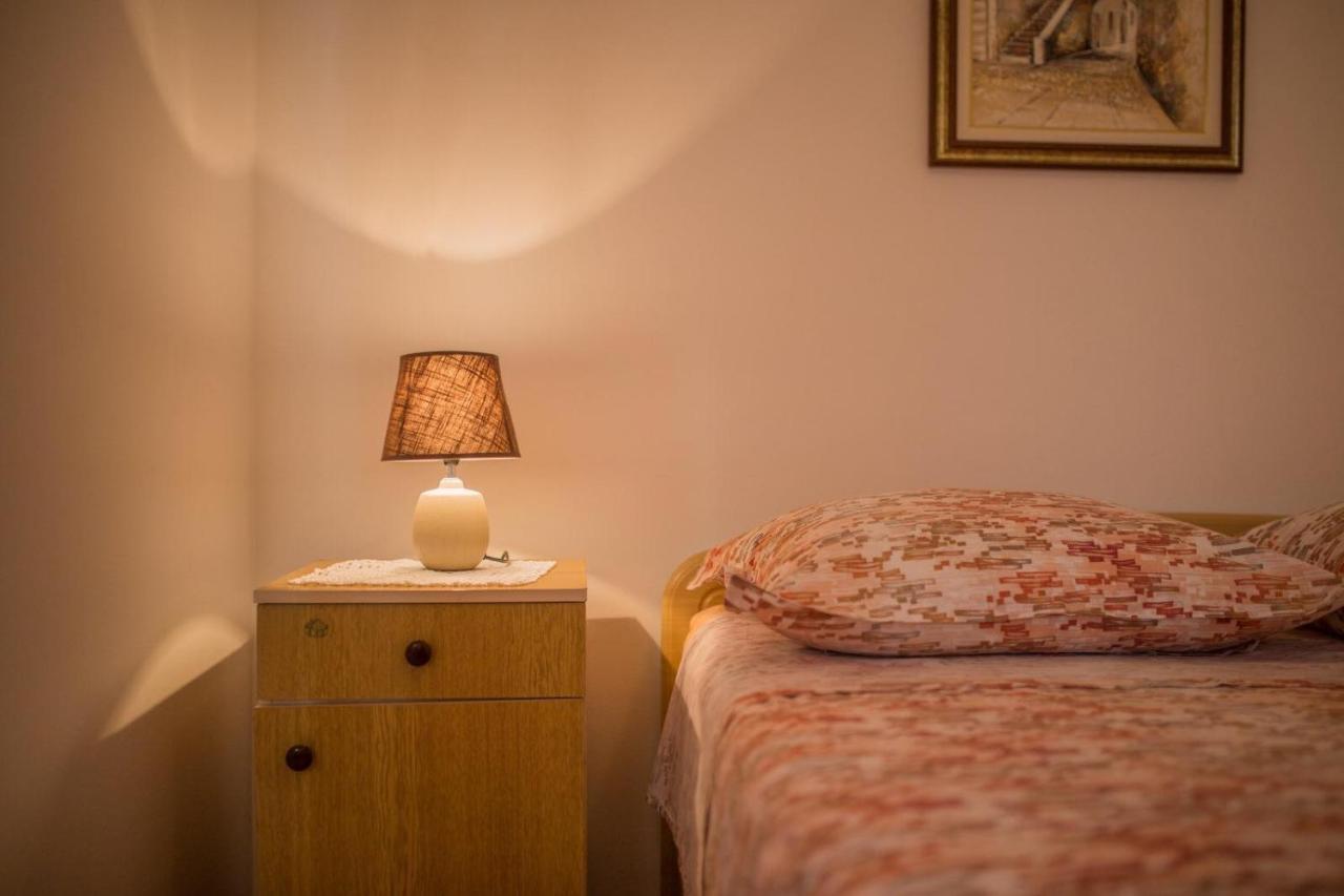 Apartmani Katija Komiža Exterior foto